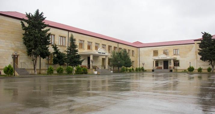 Xırdalanda orta məktəb qarət olundu -